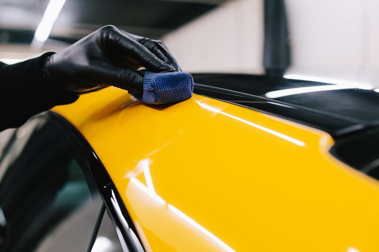 Ceramic coating aanbrengen door Labocosmetica specialist Schimmert