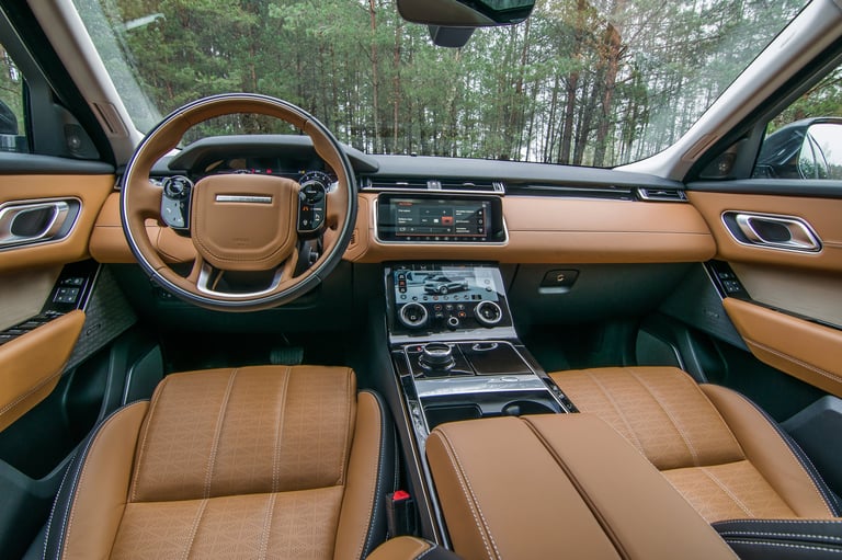 Premium Range Rover dashboard interior